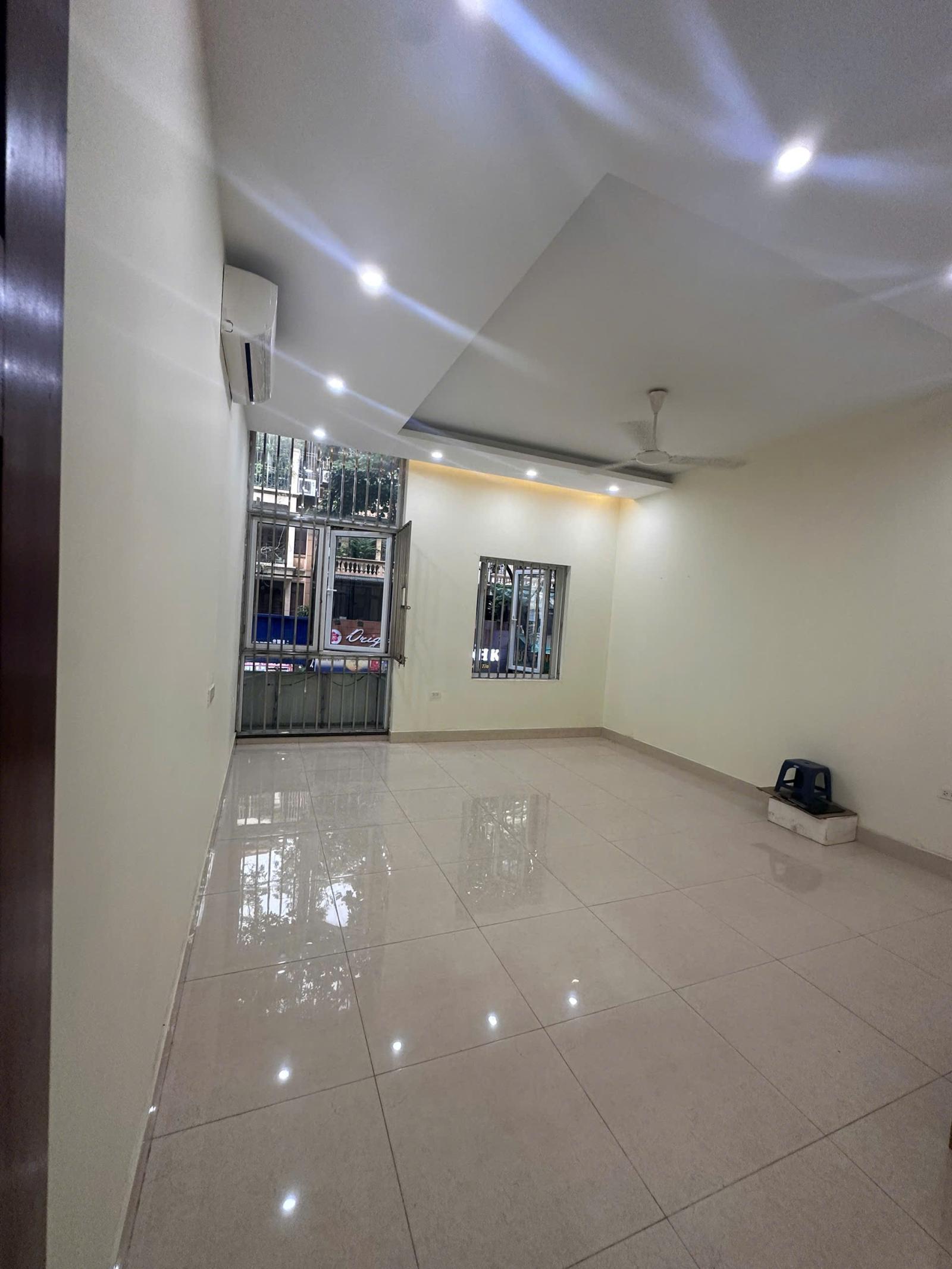 Cho thuê Tầng 2, nhà mặt đường Trần Nguyên Đán, gần chợ Định Công 16013690