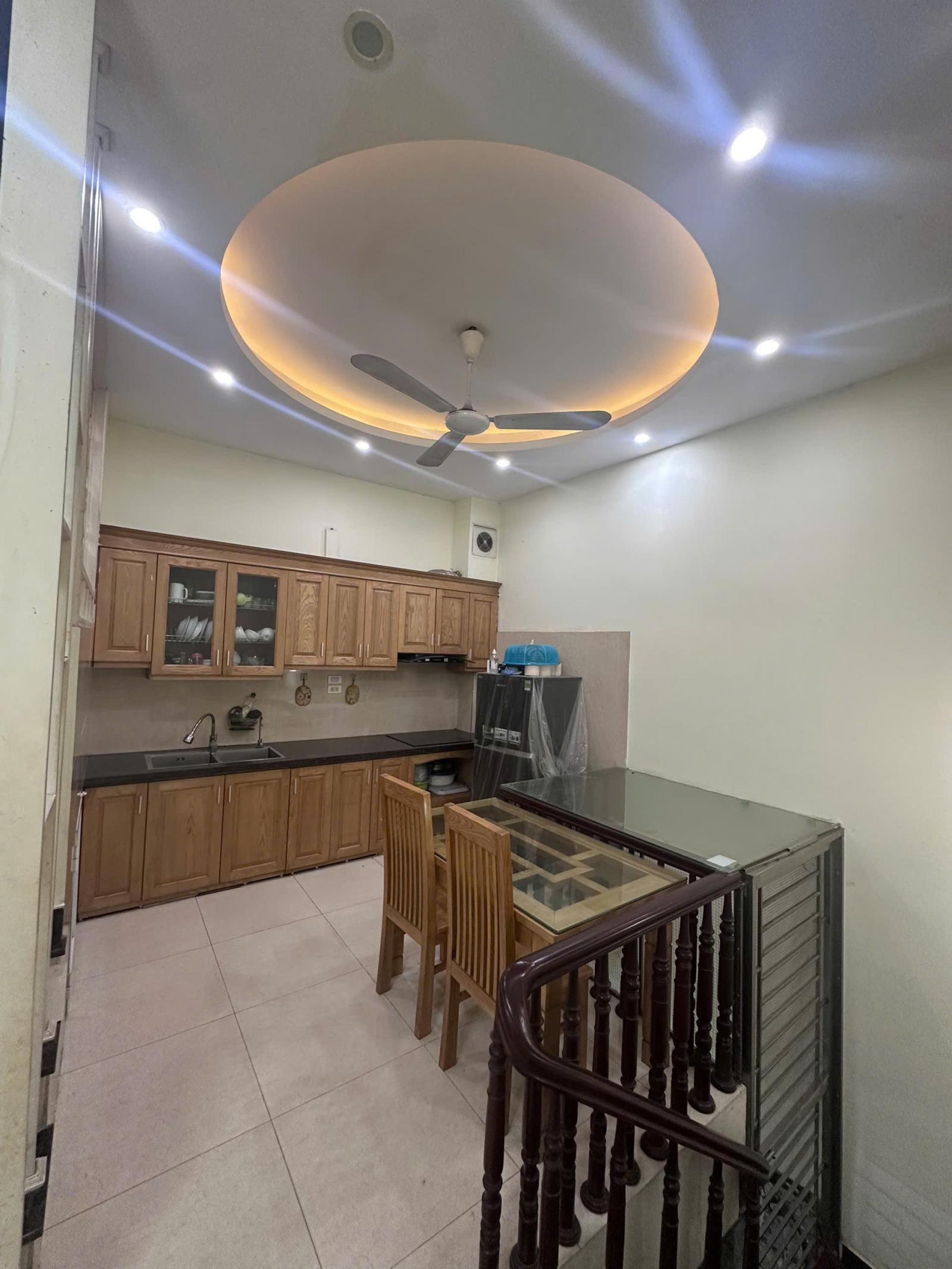 Cho thuê Tầng 2, nhà mặt đường Trần Nguyên Đán, gần chợ Định Công 16013690