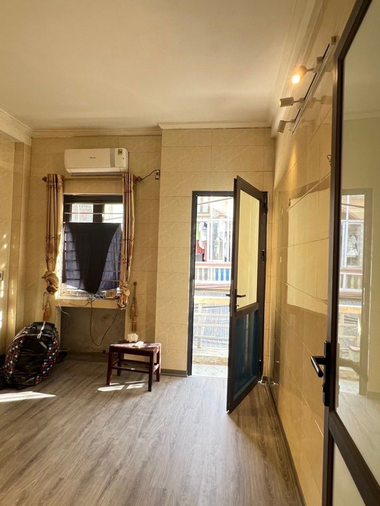 Bán nhà 6 tỷ 4 tầng ô tô đỗ cửa,ngõ thông Sài Đồng,Long Biên 16013846