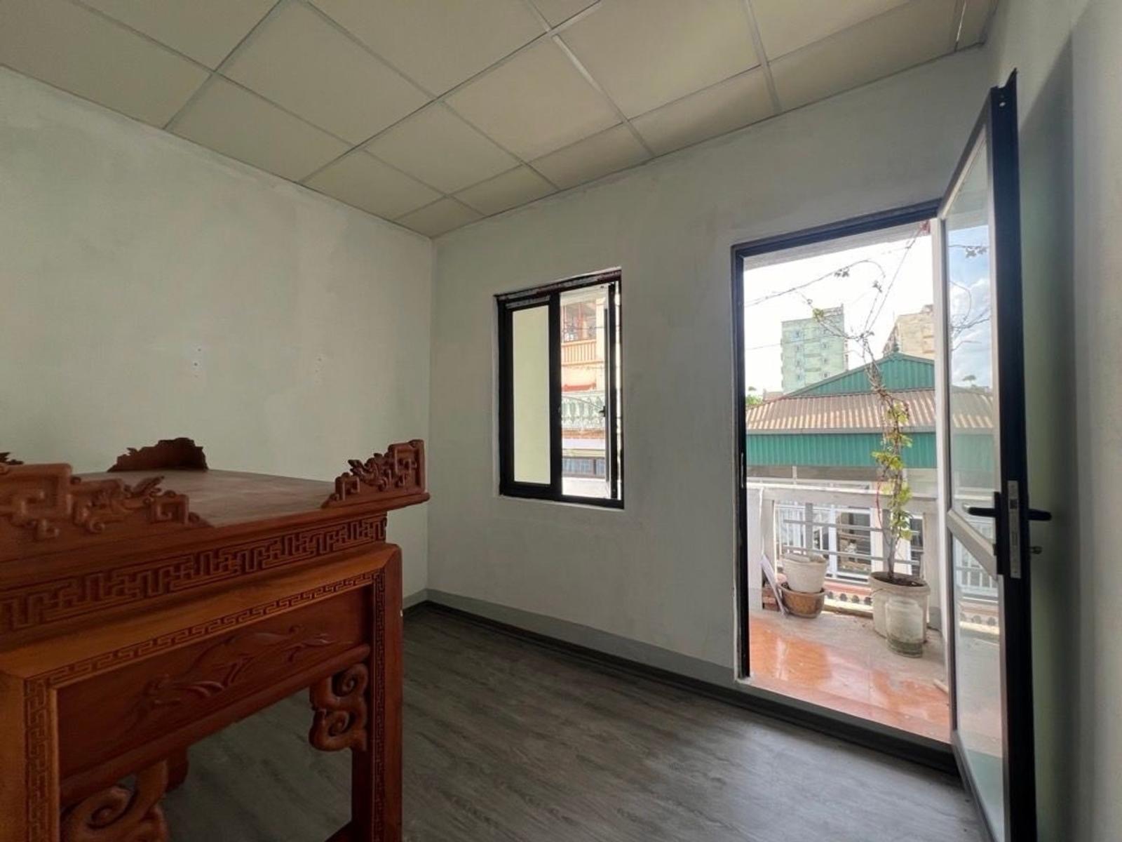Bán nhà 6 tỷ 4 tầng ô tô đỗ cửa,ngõ thông Sài Đồng,Long Biên 16013846