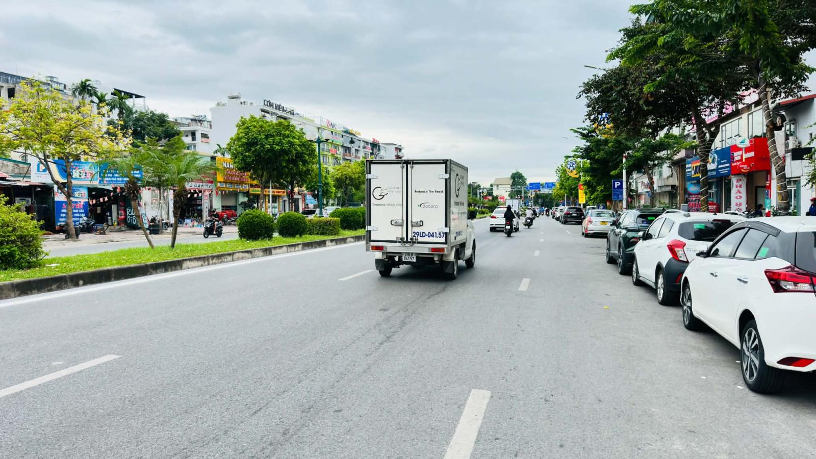 mặt phố Hồng Tiến, 7 tầng thang máy, gần bệnh viện Tâm Anh - cầu Trần Hưng Đạo 16013887