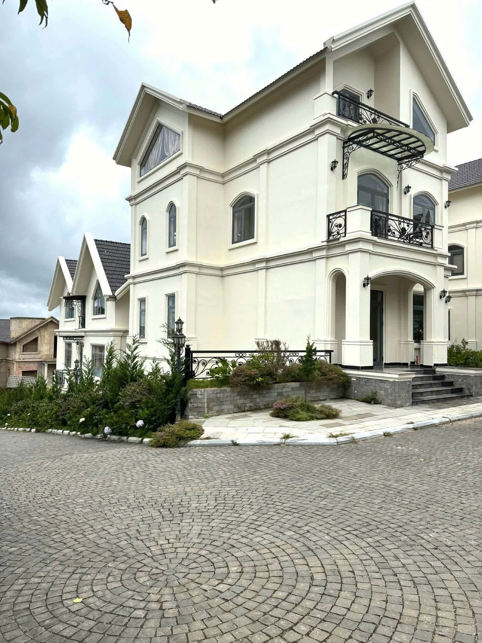 Cho thuê villa 10 phòng căn góc Măng Lin phường Langbiang giá 25 triệu tại Đà Lạt Lâm Đồng 16013897