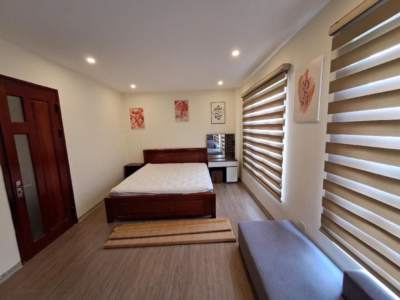 Bán nhà Bát Khối lô góc 8 tỷ 36m ô tô qua nhà,sổ đỏ long biên 16014065