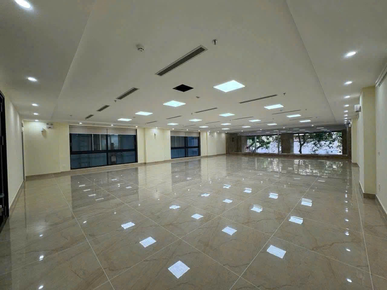 CHO THUÊ TÒA NHÀ MẶT PHỐ TRUNG PHỤNG – ĐỐNG ĐA  200M²  MT 10M  HẦM + 5 TẦNG + TUM  200 TRIỆU/THÁNG 16014149