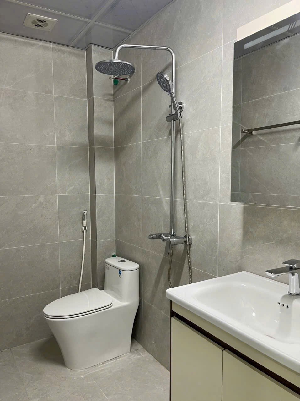 Bán nhà 3 tầng 1 tum ngõ đường Điện Biên Phủ, ph Cẩm Thượng, TP HD, 67.8m2, 4 ngủ, 3 vs, gara oto 16014227
