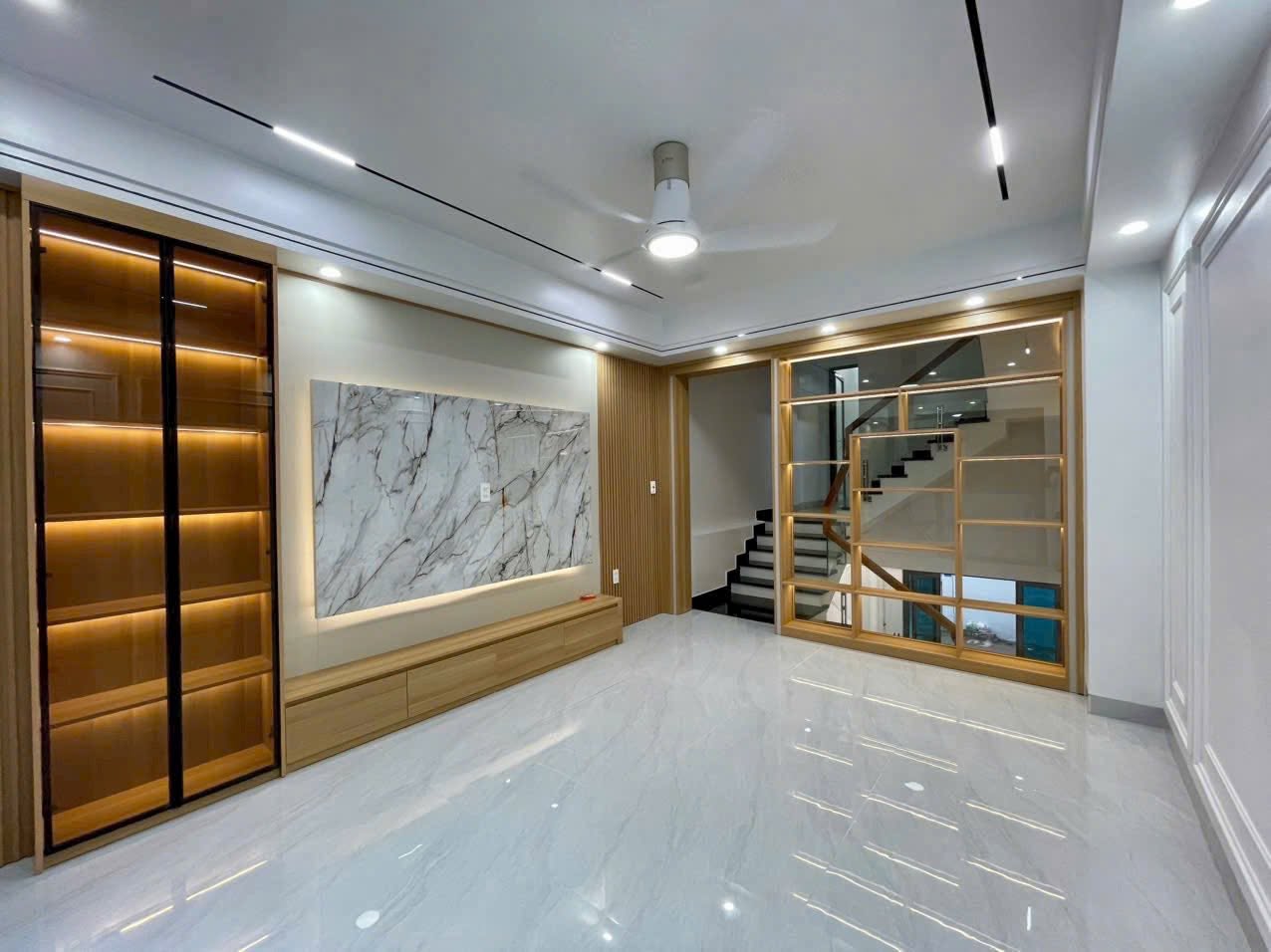 Bán nhà 3 tầng 1 tum ngõ đường Điện Biên Phủ, ph Cẩm Thượng, TP HD, 67.8m2, 4 ngủ, 3 vs, gara oto 16014227