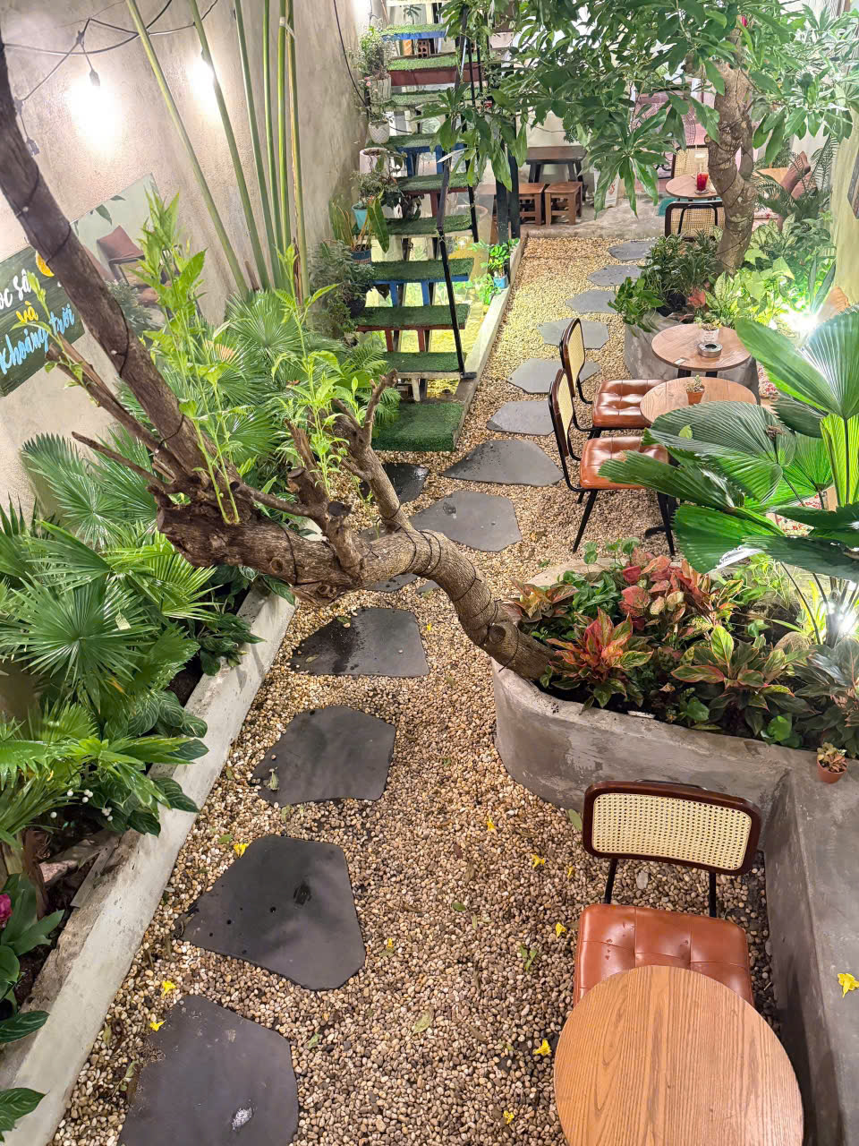 Quận 10 - KCX Bắc Hải, SANG RẺ QUÁN CAFE S/VƯỜN NHỎ - VINTAGE - MÁY LẠNH – ĐẸP LẮM, Tel : 16014230