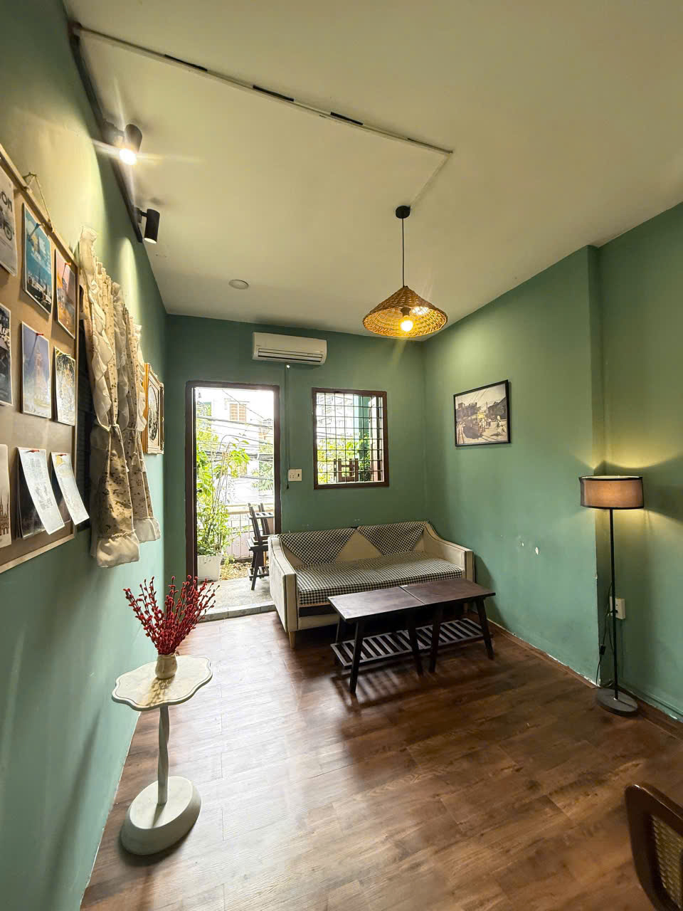 Quận 10 - KCX Bắc Hải, SANG RẺ QUÁN CAFE S/VƯỜN NHỎ - VINTAGE - MÁY LẠNH – ĐẸP LẮM, Tel : 16014230