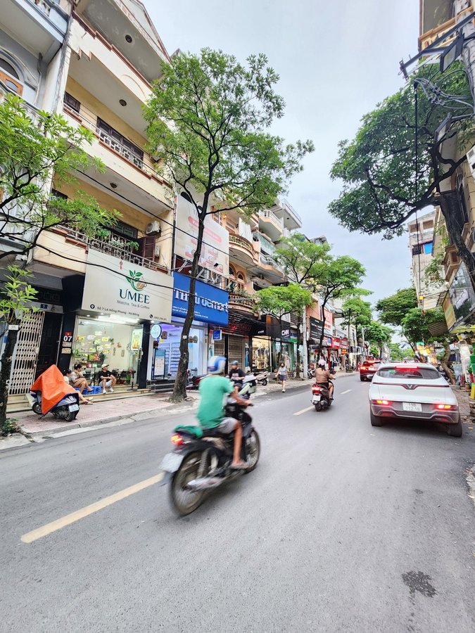 Bán Nhà Mặt Phố Lê Hồng Phong. Ô Tô. Vỉa Hè. DT 70m2. MT 5m. 5 Tầng. Giá 20.5 Tỷ. 16014312