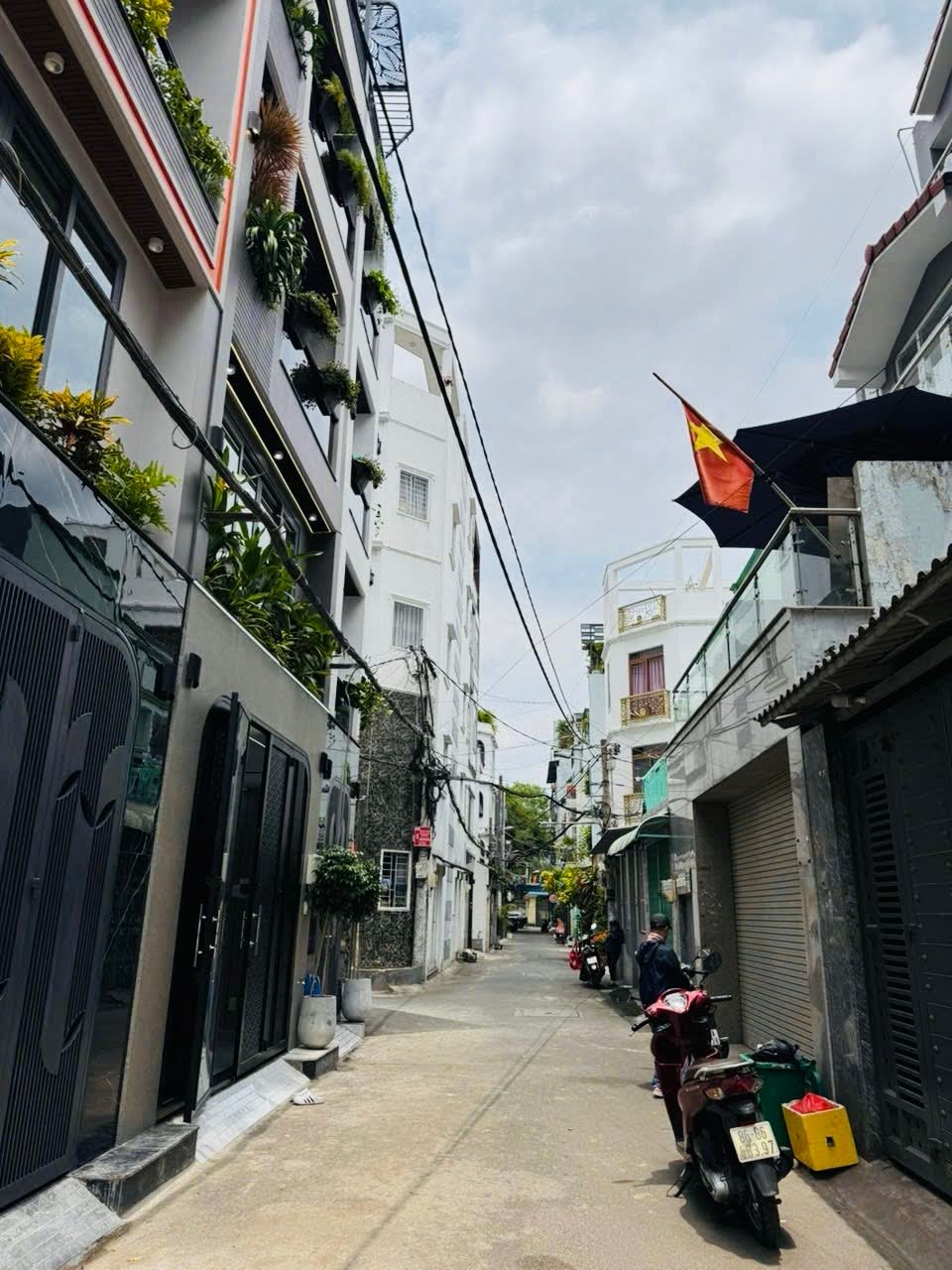 Bán nhà hẻm xe hơi sát MT Nguyễn Tư Giãn, 100M2, ngang 5m nở hậu đẹp, 8.6 tỷ TL. 16014340