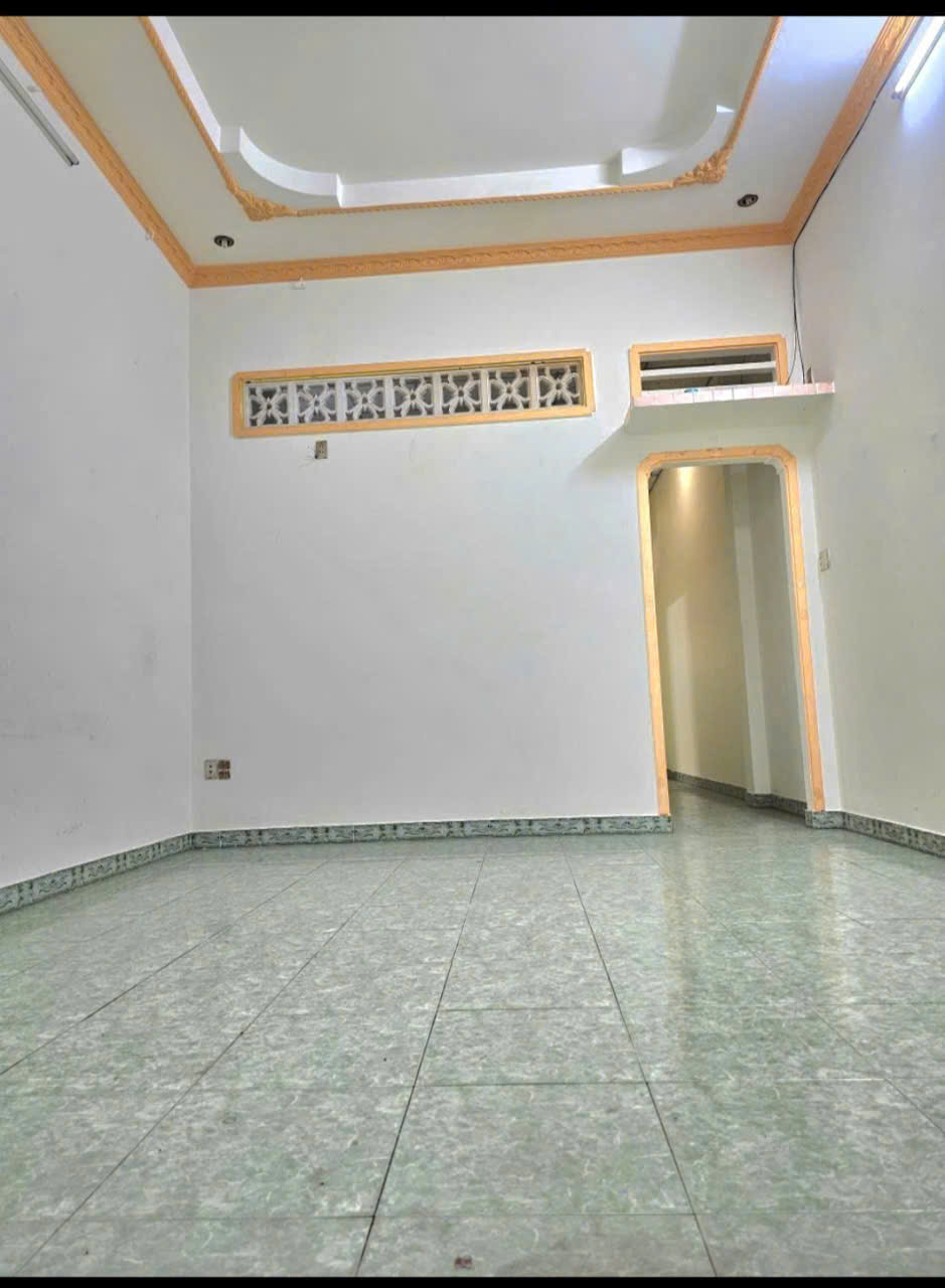 💥 Giảm 300 triệu - Giá mới 5 tỷ
👉 BÁN NHÀ HẺM 6M - SÁT KHU TÊN LỬA  16014473