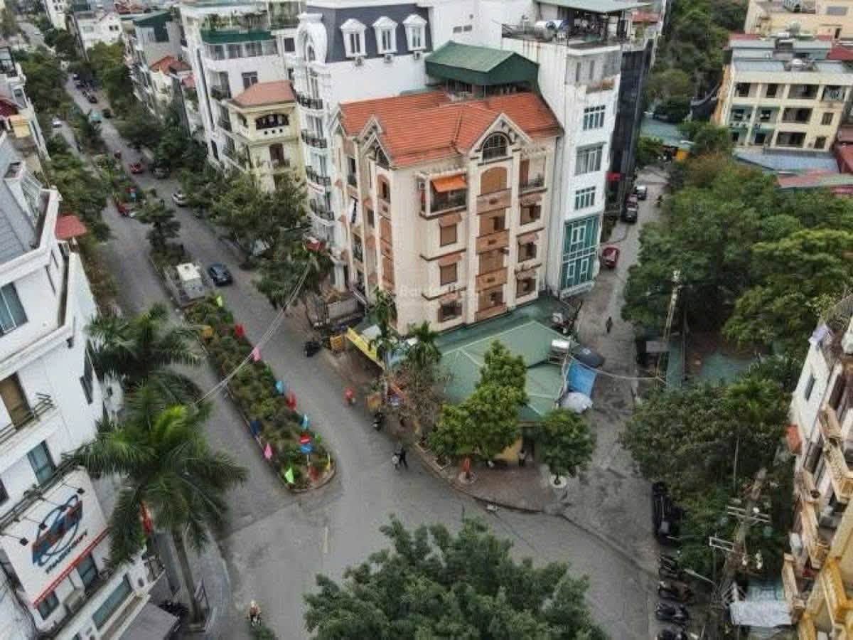 Bán nhà mặt phố Phạm Tuấn Tài - Đặng Thuỳ Trâm, Cầu Giấy, Hà Nội dt 136/168m2, mt 10m giá 71tỷ 16014642