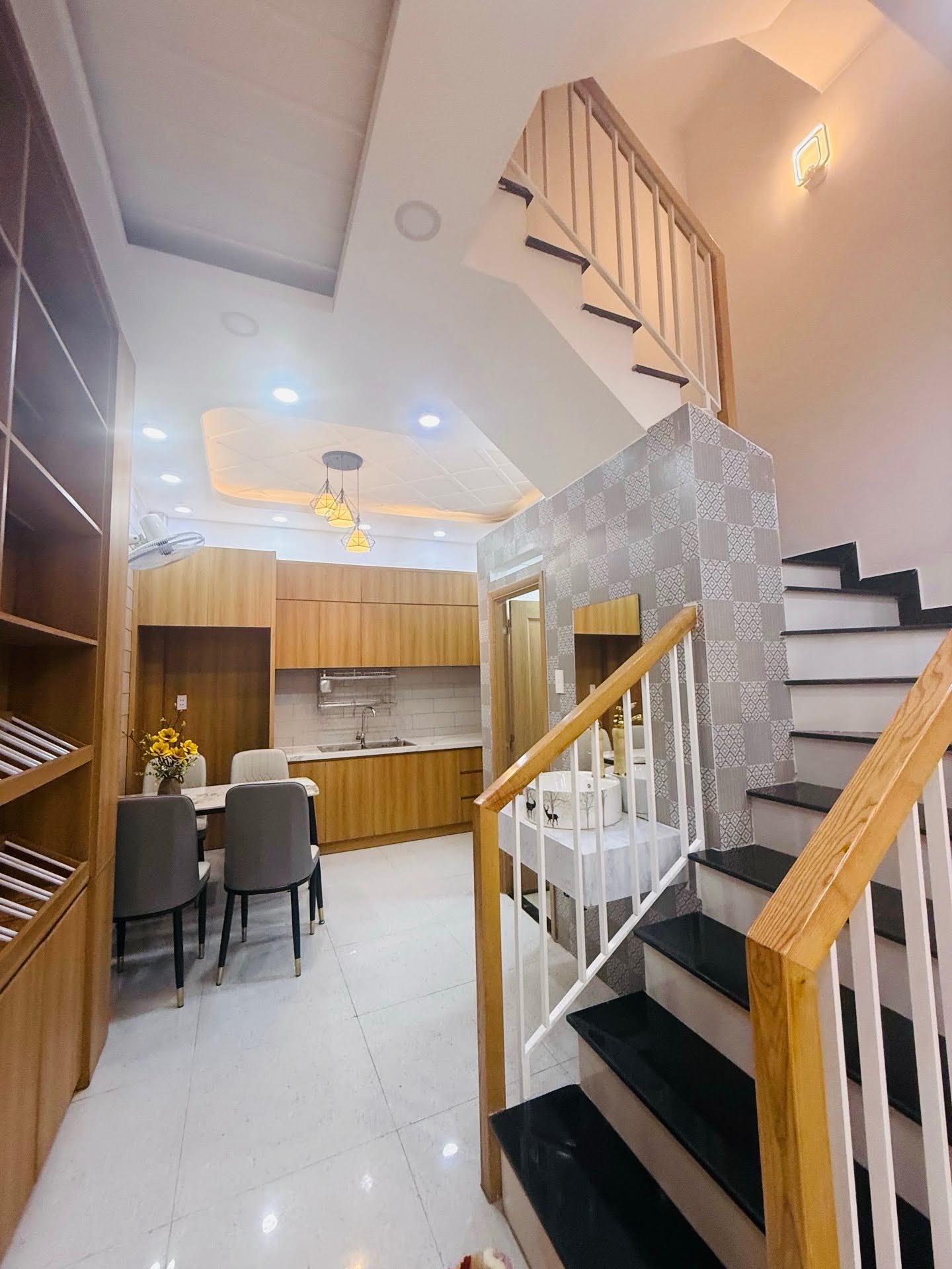 Bán nhà Gò Vấp hẻm xe hơi Phan Huy Ích gần Emart , 58M², 4 tầng, 5PN, ở ngay, chỉ 6.7 tỷ TL 16014647