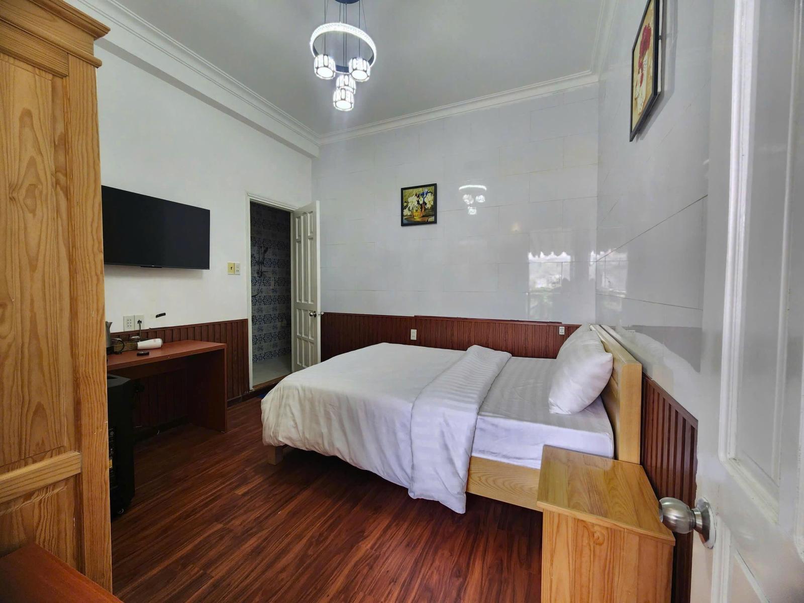 Cho thuê villa 11 phòng ngủ full nội thất đồi Huy Hoàng giá 40 triệu tại Đà LạtLâm Đồng 16014659
