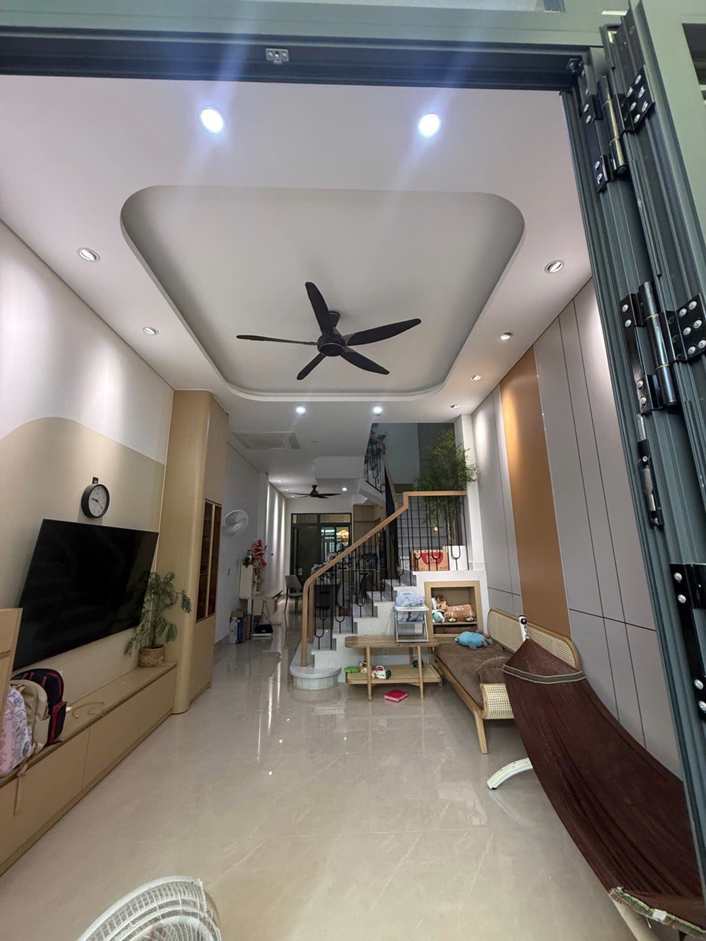 HXH NGAY UỶ BAN QUẬN GV 63M2 GIÁ 7.xx TỶ 16014698