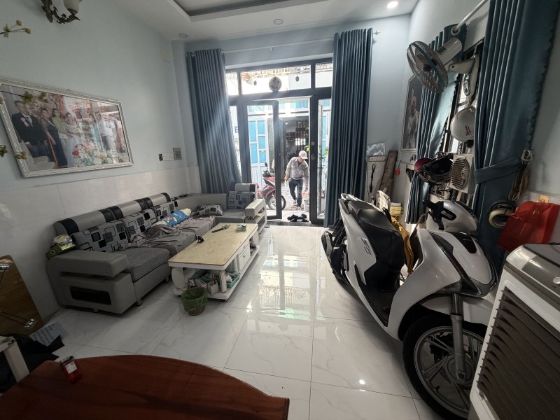Bán nhà đường số 11, Trường Thọ, Thủ Đức, TP HCM. DT 70m2, 2 tầng, giá 4,19 tỷ, sổ hồng riêng. 16014729