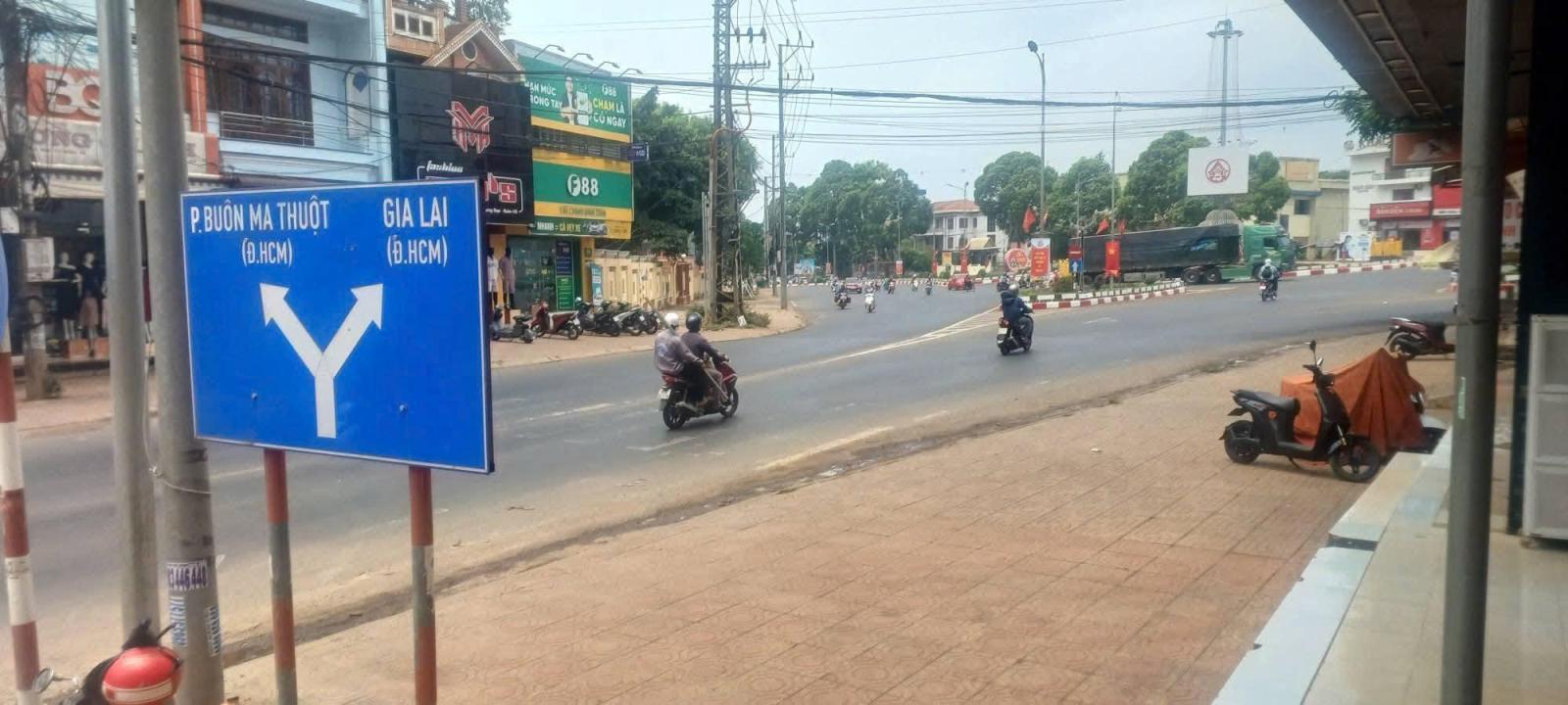 CHO THUÊ MẶT BẰNG KINH DOANH – TRẦN HƯNG ĐẠO, BUÔN HỒ Vị trí: Mặt tiền đường Trần Hưng Đạo, Buôn 16014752