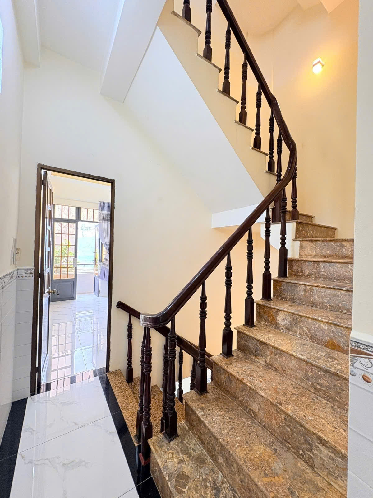 Bán gấp nhà 5 tầng Âu Cơ hẻm 4m, 4 PN gần chợ Trần Văn Quang, ĐH Văn Hiến, sầm uất 5.X tỷ.

 16014774