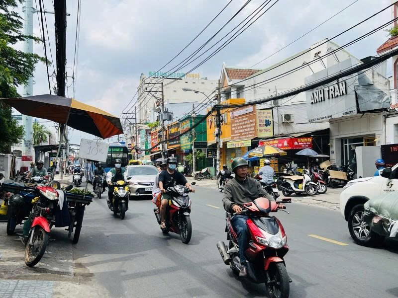 Bán nhà Mặt tiền Âu Cơ - giao Đồng Đen, Bàu Cát, 4x33m, nở hậu L 8,5m, 3 Tầng, hạ 18,5 Tỷ. 16014790