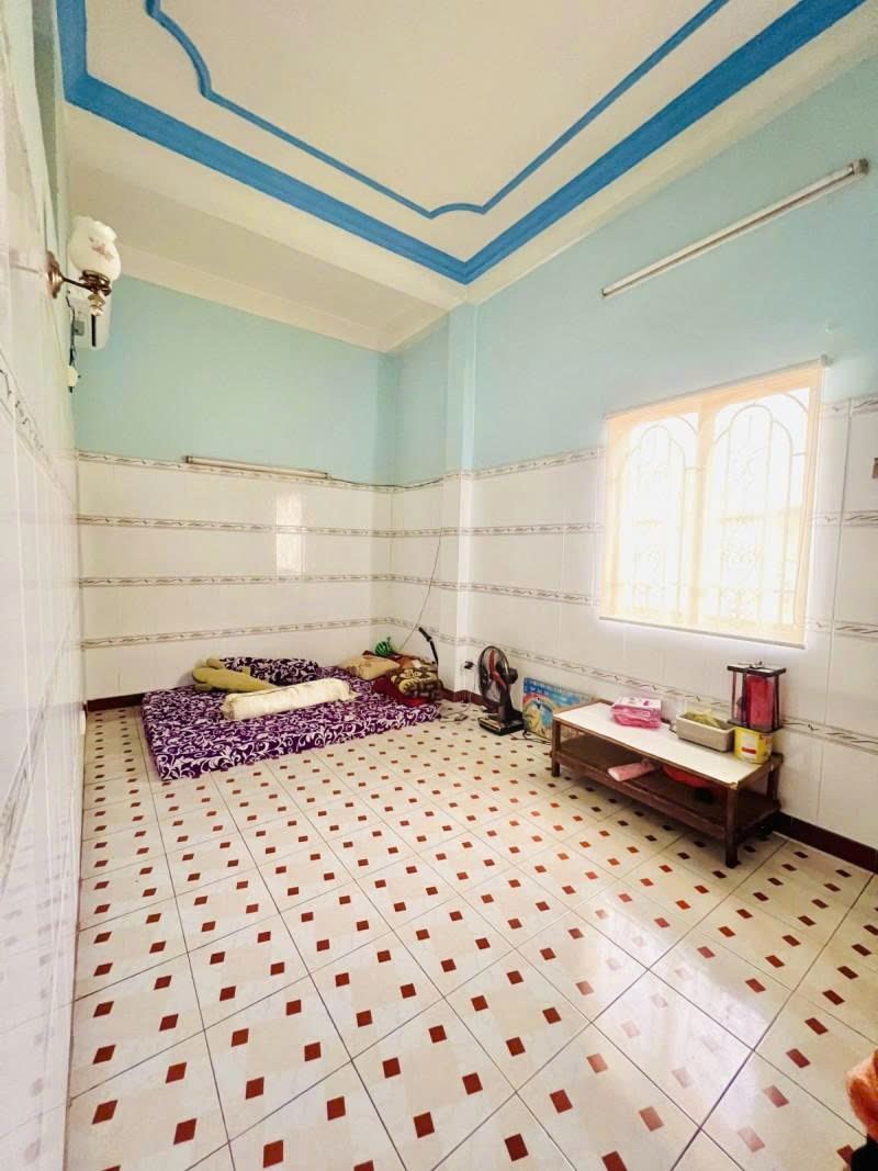 Bán nhà Mặt tiền Âu Cơ - giao Đồng Đen, Bàu Cát, 4x33m, nở hậu L 8,5m, 3 Tầng, hạ 18,5 Tỷ. 16014790