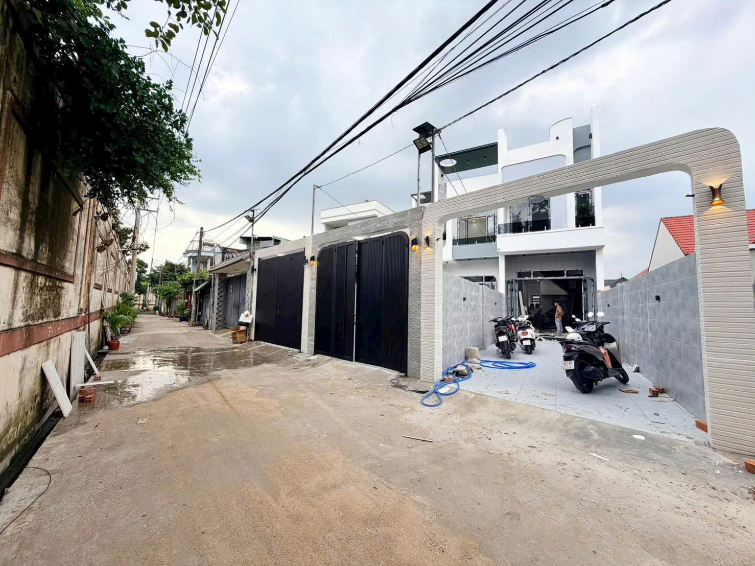 Nhà phố 132m2 1 trệt 1 lầu đường xe oto Tân Phong cũ giá chỉ 4,150 tỷ 16014816