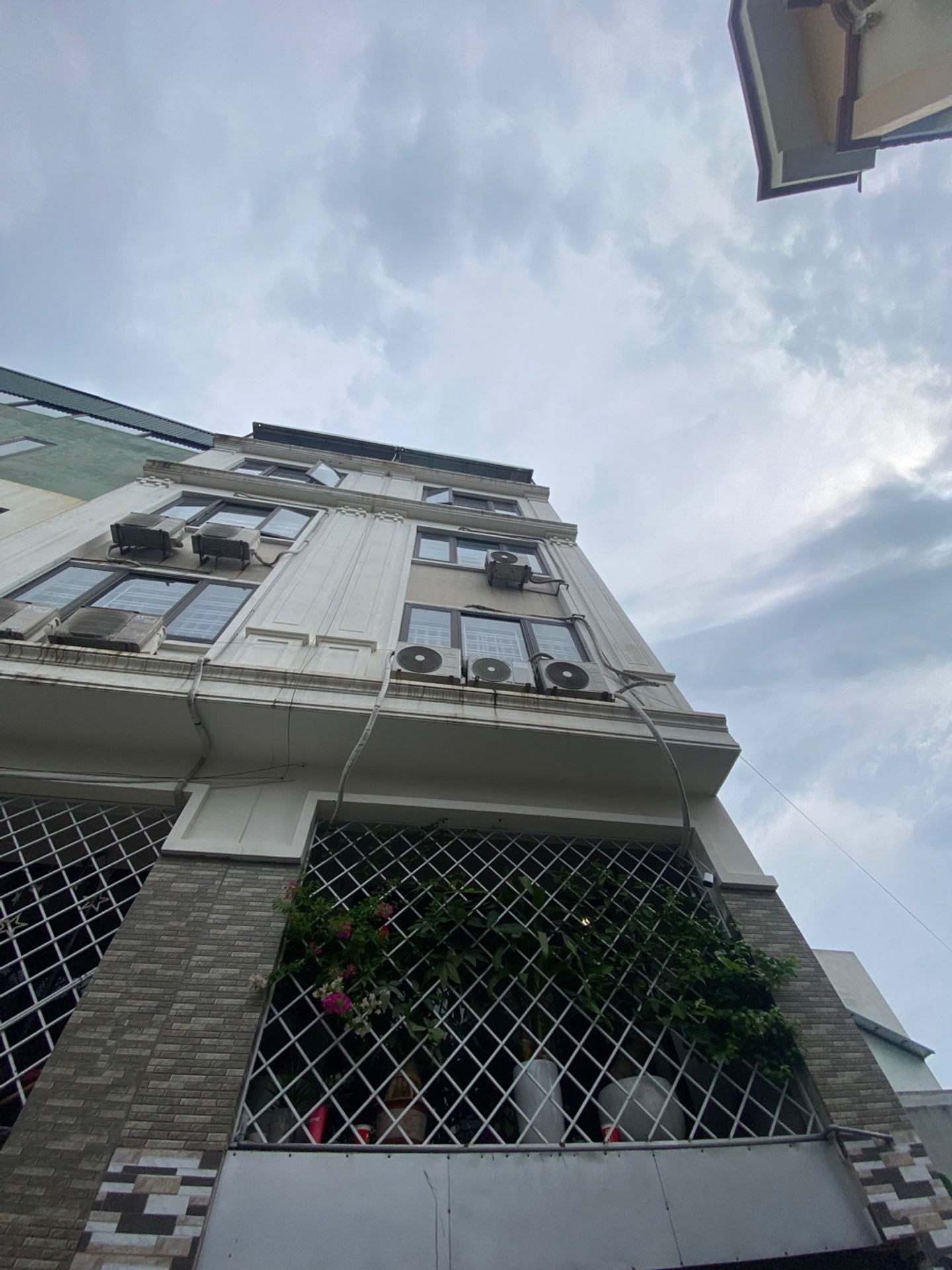 Nguyễn Văn Linh 7 tỷ 32m nhà dân 7 tầng,ô tô trong nhà Long Biên 16014847