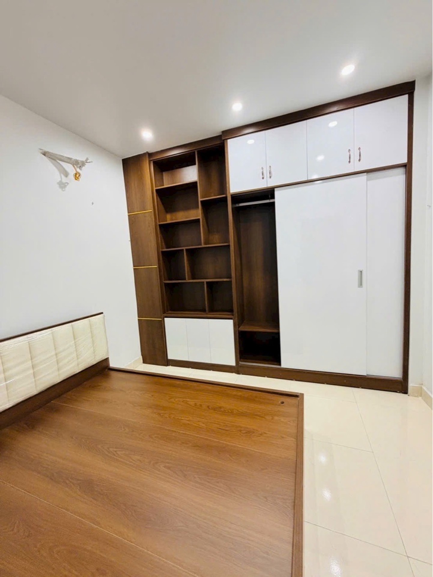 Giá mềm 4.2 tỷ 25m Nguyễn Văn Linh Long Biên,sổ đỏ đầy đủ 16014863