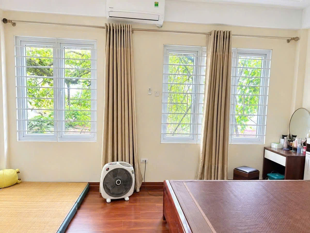 CHO THUÊ NHÀ NGUYÊN CĂN 4 TẦNG TẠI  NGÕ 193 BỒ ĐỀ 3 ngủ full NT 12tr/ tháng (TL) 16014869