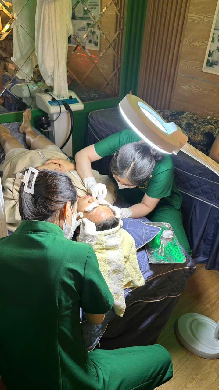 Bình Tân ! SANG RẺ SPA DA - GỘI – NAIL – CHỈ 98 tr , MB chỉ : 10 tr, MT đường lớn sầm uất gần chợ, 16014898