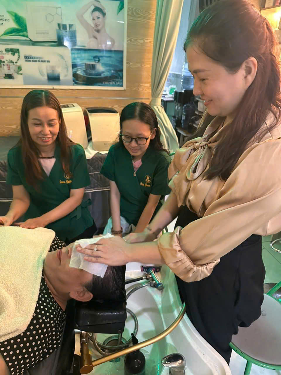 Bình Tân ! SANG RẺ SPA DA - GỘI – NAIL – CHỈ 98 tr , MB chỉ : 10 tr, MT đường lớn sầm uất gần chợ, 16014898