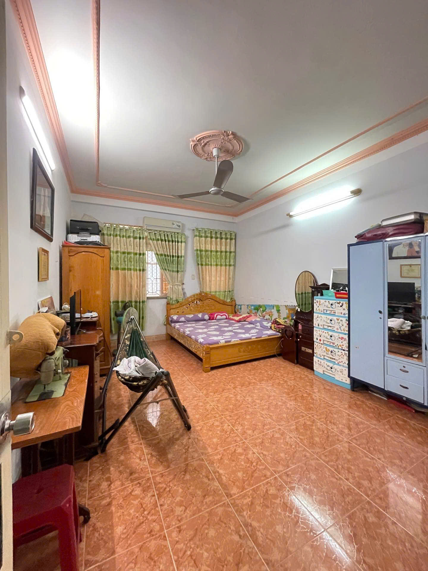 Nhà 4 Tầng, 80m2, hẻm xe hơi, vào ở ngay, giá 9.5 tỷ tại Quận 9 16015024