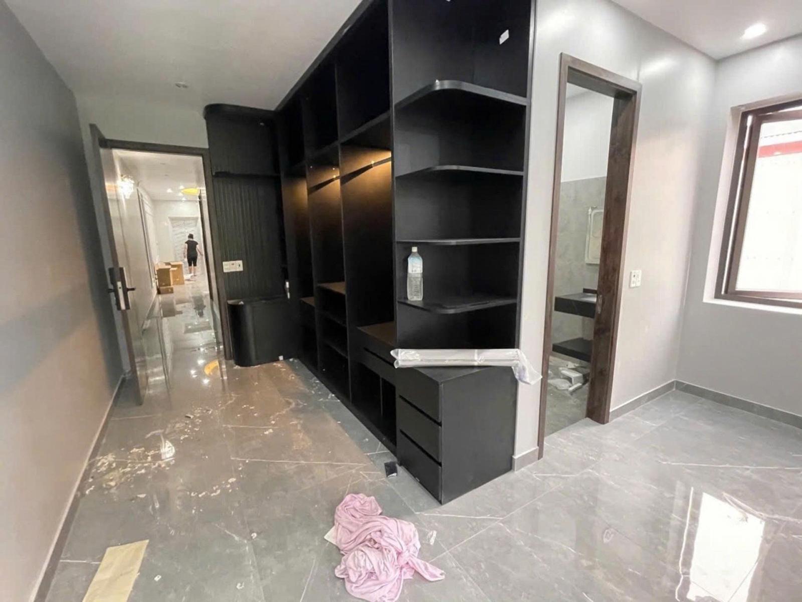 Nhà mặt đường lô góc Dư Hàng - Thang máy 650 kg - Vị trí cực kỳ đắc địa 16015096
