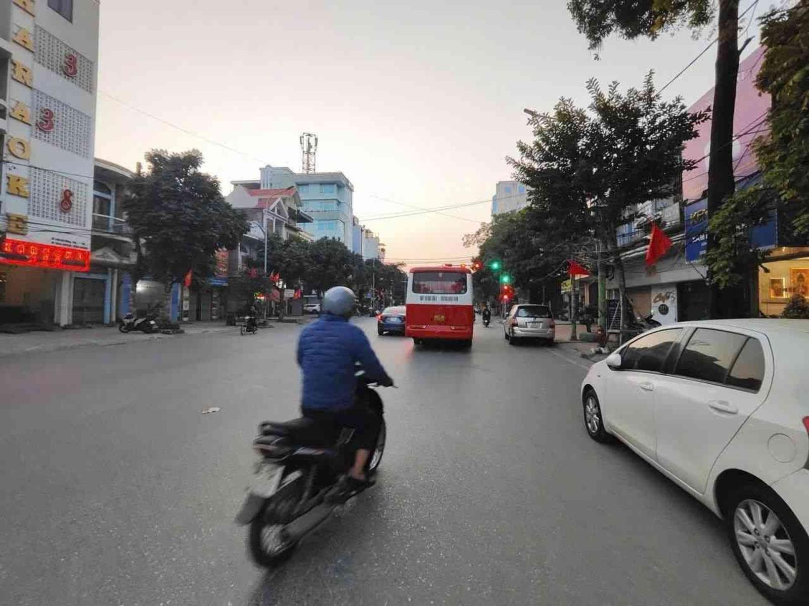 Bán nhà mặt đường Đà Nẵng - 75m2, mặt tiền 4,5m, vị trí đẹp, giá 12,5 tỷ 16015103