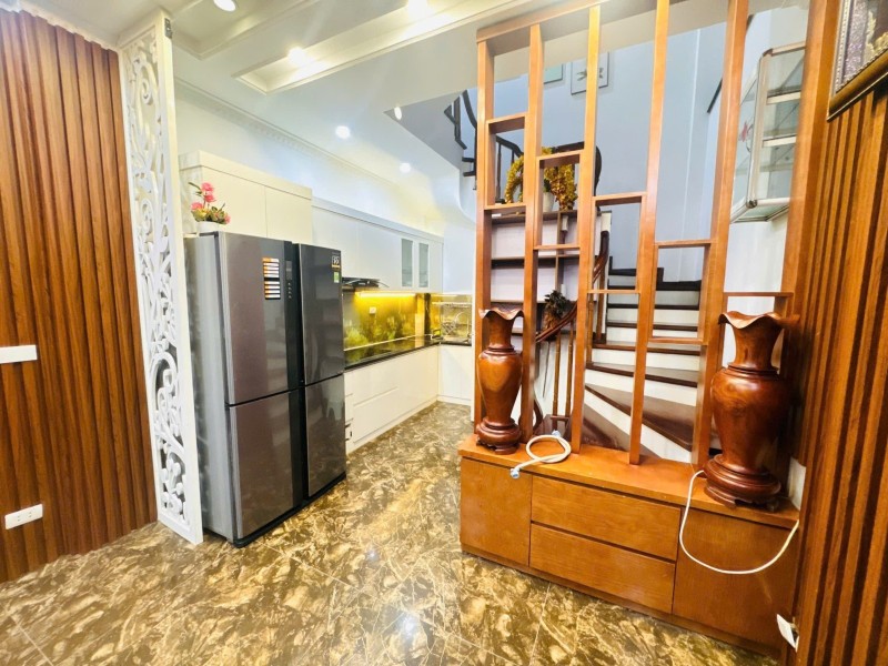 Bán nhà Bát Khối,Long Biên 5 tầng,32m oto đỗ cửa nhỉnh 8 tỷ  16015104