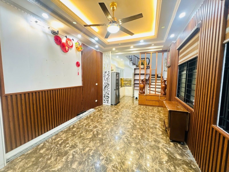 Bán nhà Bát Khối,Long Biên 5 tầng,32m oto đỗ cửa nhỉnh 8 tỷ  16015104