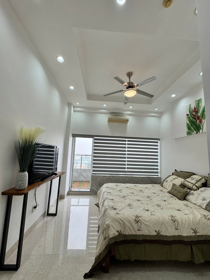 Bán Nhà 3 Tầng Lô Góc Dương Thị Xuân Quý, 132m2, 7PN, Giá 32 Tỷ 16015234