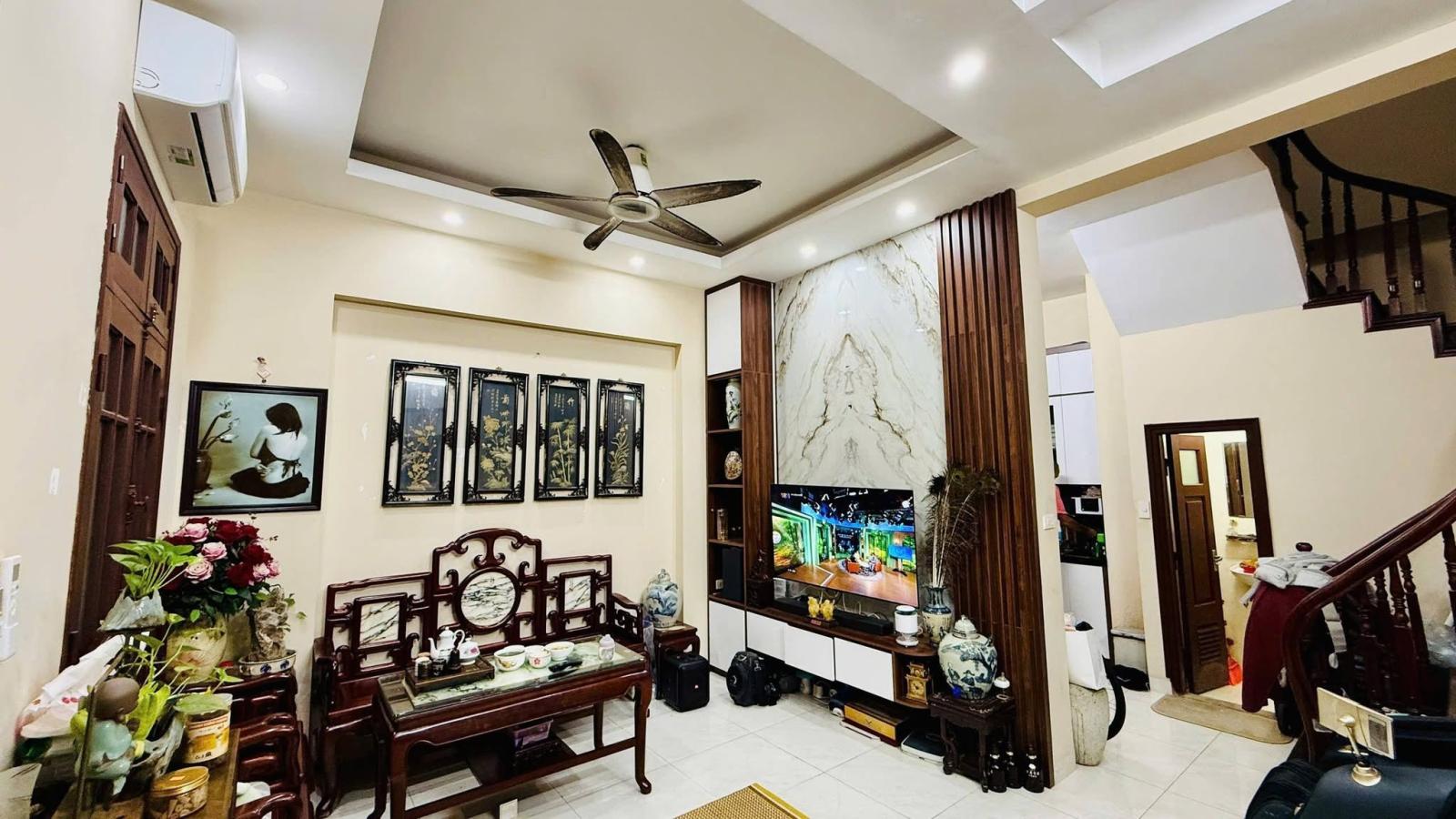 Bán nhà mặt phố Trần Nhật Duật, 35m2, 5 tầng, mặt tiền 3.5m, 20.5 tỉ, lô góc, vỉa hè rộng, cho thuê 16015253