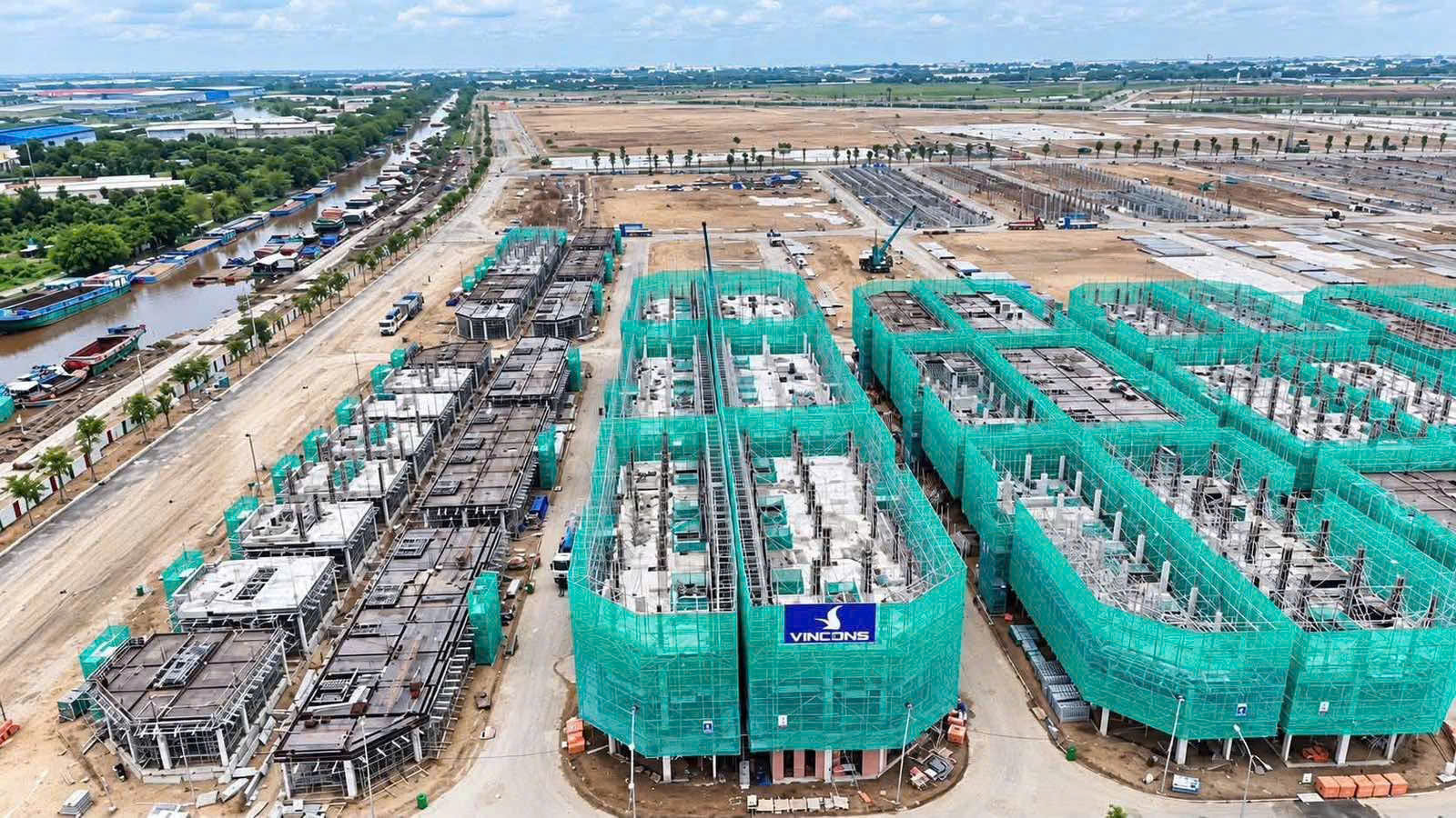 Bán nhà phố Vinhome Hóc Môn, DT 150m2, giá 5,3 tỷ, CK lên đến 11% từ CĐT. 16015254