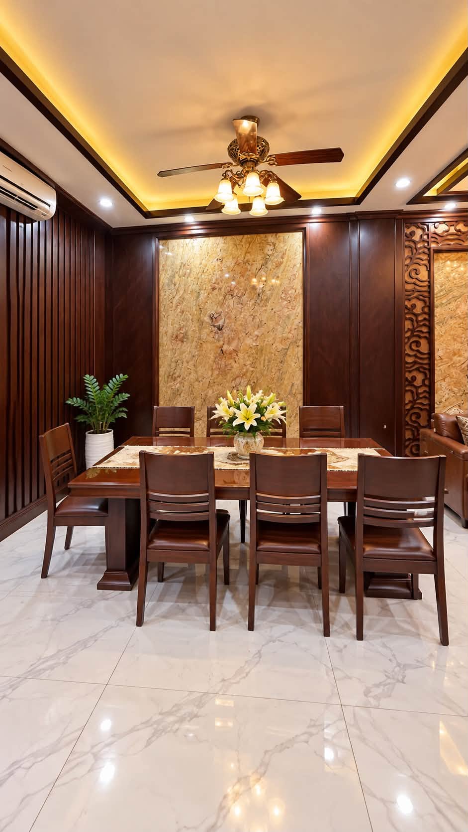 Bán nhà Lý Nam Đế, 130m2, 4 tầng, mặt tiền 6.1m, 68 tỷ, ngõ ô tô vào nhà, kinh doanh 16015257