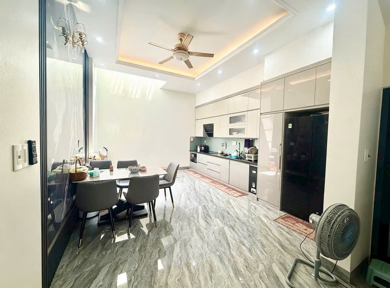 Bán nhà mặt phố KĐT Tân Phú Hưng, TP Hải Dương, 67.5m2, mặt tiền 4.5m, 4 tầng, 4 ngủ 16015431