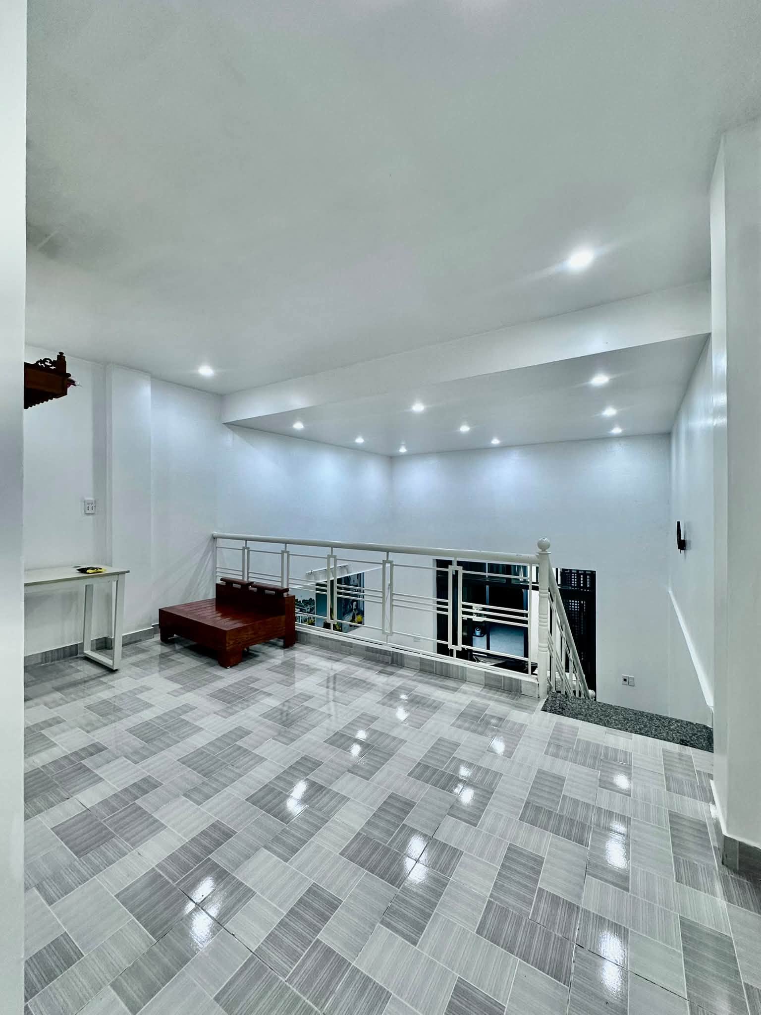 ♣ Gần MT Hà Huy Tập, Công An Quận, 54m2, mê lửng 2PN 2WC sân xe, 3.2 tỷ 16015441
