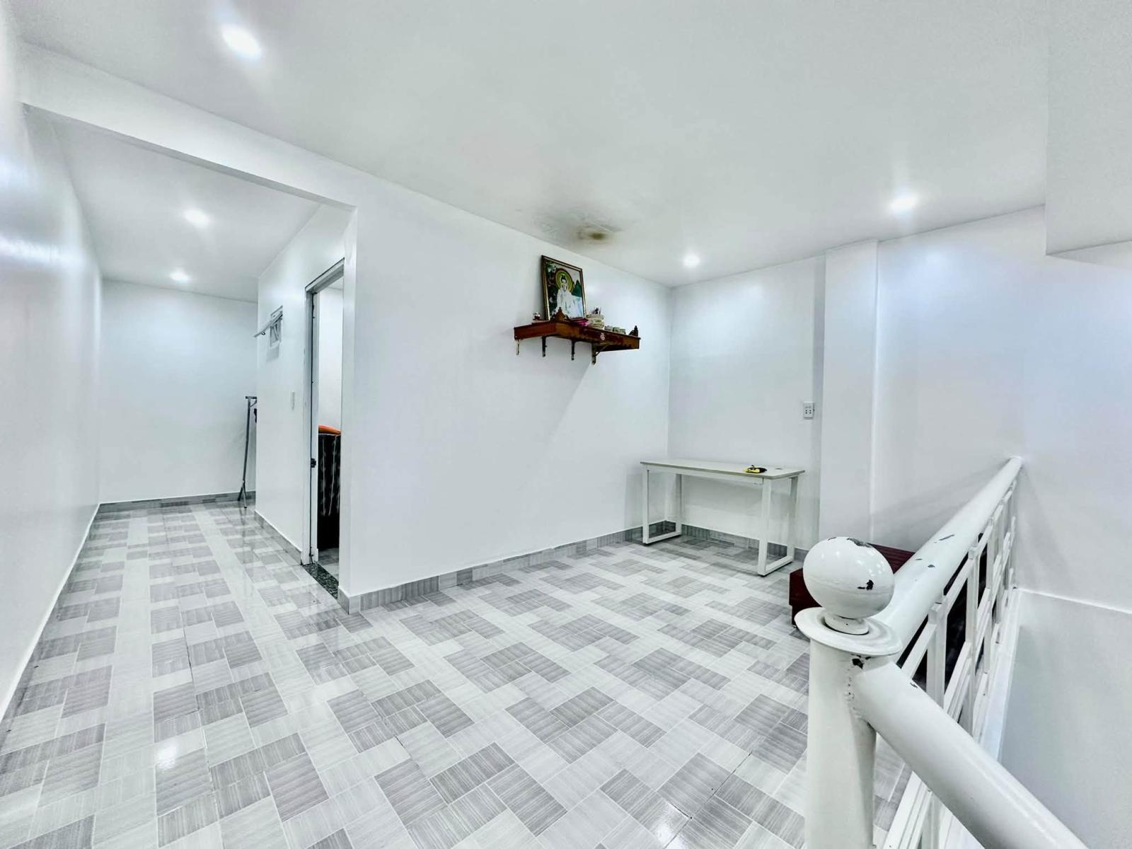 ♣ Gần MT Hà Huy Tập, Công An Quận, 54m2, mê lửng 2PN 2WC sân xe, 3.2 tỷ 16015441