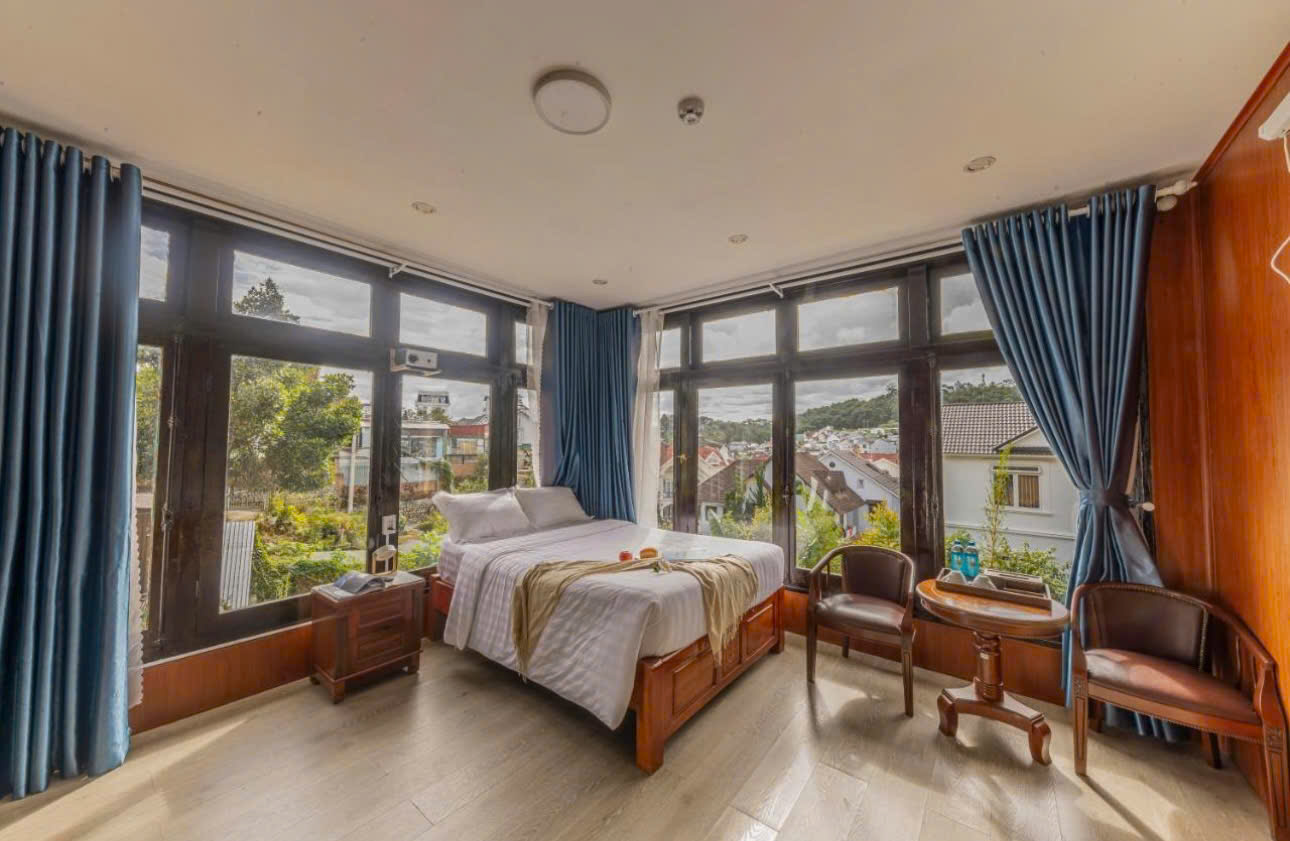 Cho thuê villa 23 phòng sân vườn rộng giá 50 triệu mặt tiền đường Hùng Vương Đà Lạt Lâm Đồng 16015487