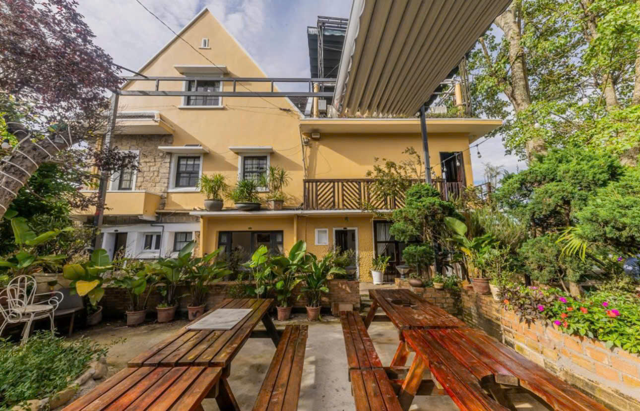 Cho thuê villa 23 phòng sân vườn rộng giá 50 triệu mặt tiền đường Hùng Vương Đà Lạt Lâm Đồng 16015487