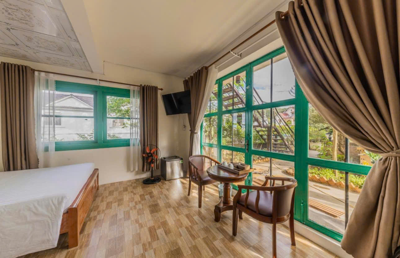 Cho thuê villa 23 phòng sân vườn rộng giá 50 triệu mặt tiền đường Hùng Vương Đà Lạt Lâm Đồng 16015487