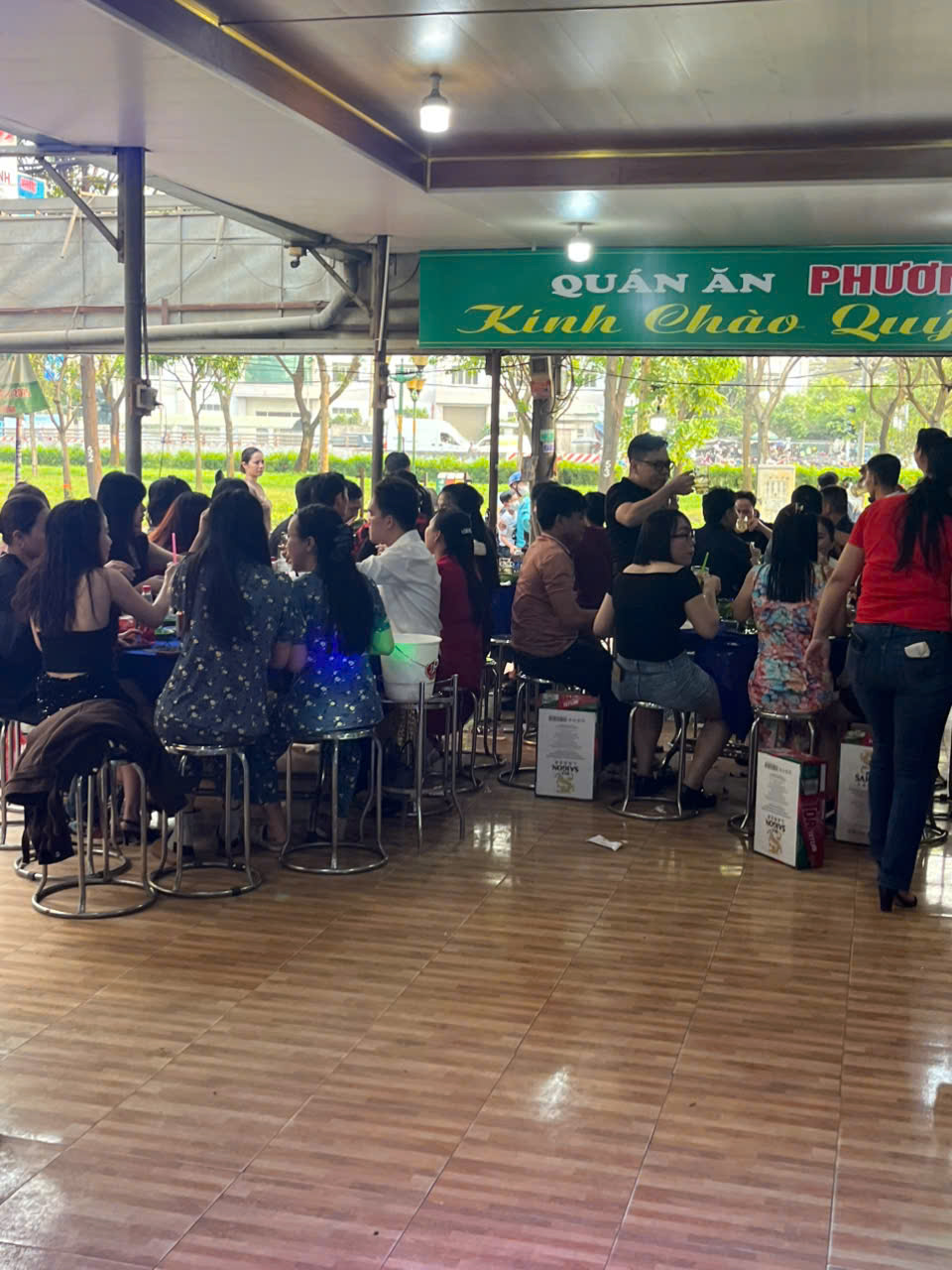 Sang quán nhậu - Mặt bằng rộng 440m2 - Vì trí đẹp Đối diện KCN Tân Tạo, gần chợ, kinh doanh tốt 16015536