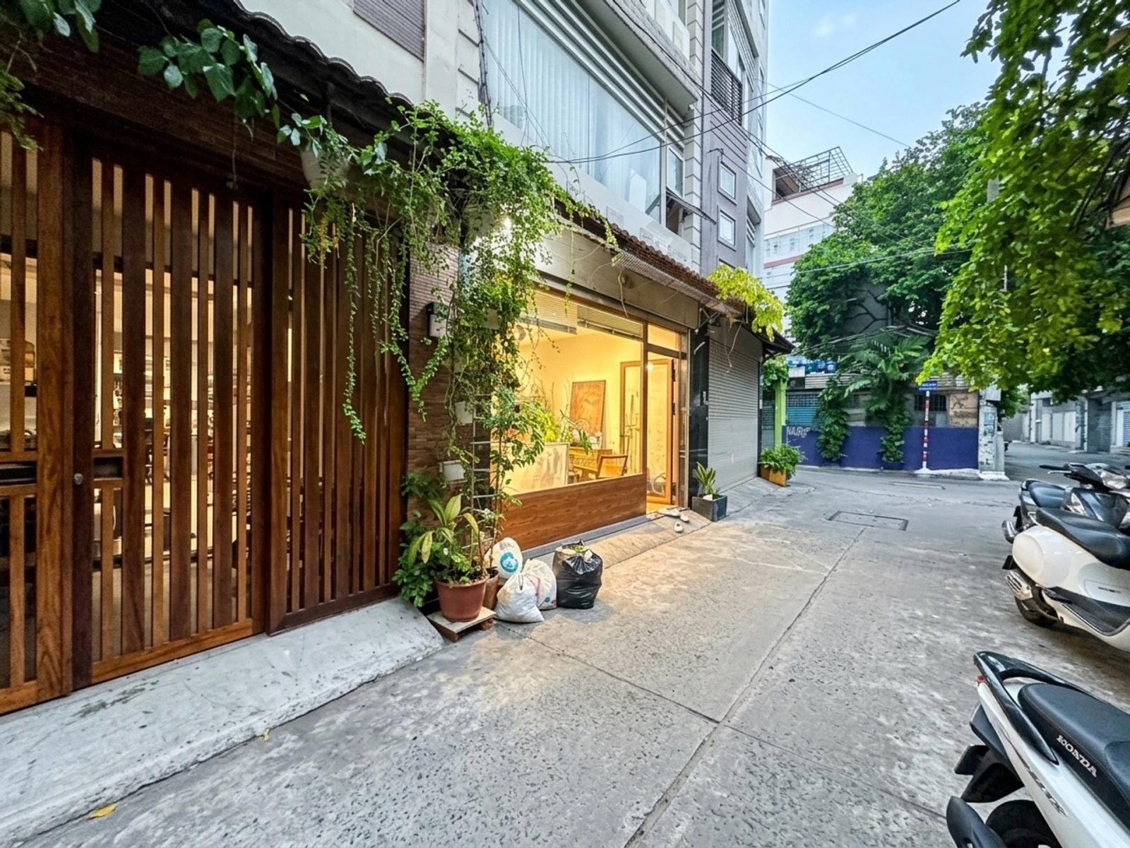 Bán nhà Phú Nhuận, gần Hồ Biểu Chánh, hẻm xe tải thông, 4.4x9 vuông vức, 5 tầng BTCT 4PN, nhỉnh 10 tỷ 16015577