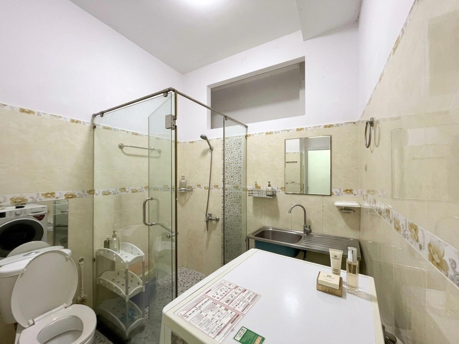 Bán nhà Phú Nhuận, gần Hồ Biểu Chánh, hẻm xe tải thông, 4.4x9 vuông vức, 5 tầng BTCT 4PN, nhỉnh 10 tỷ 16015577