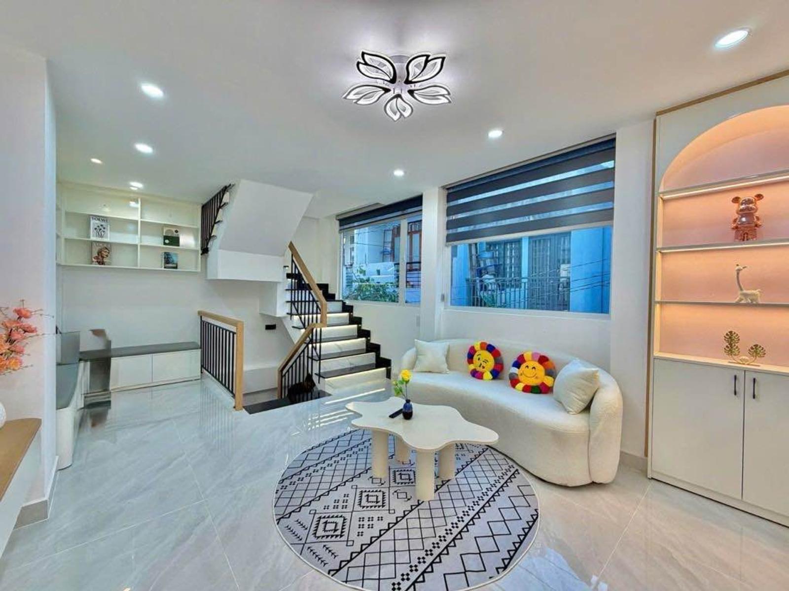 Bán nhà hẻm xe hơi gần Huỳnh Văn Bánh, 5 tầng sân thượng, lô góc, Phú Nhuận, 3.7x8, 8.x tỷ 16015586