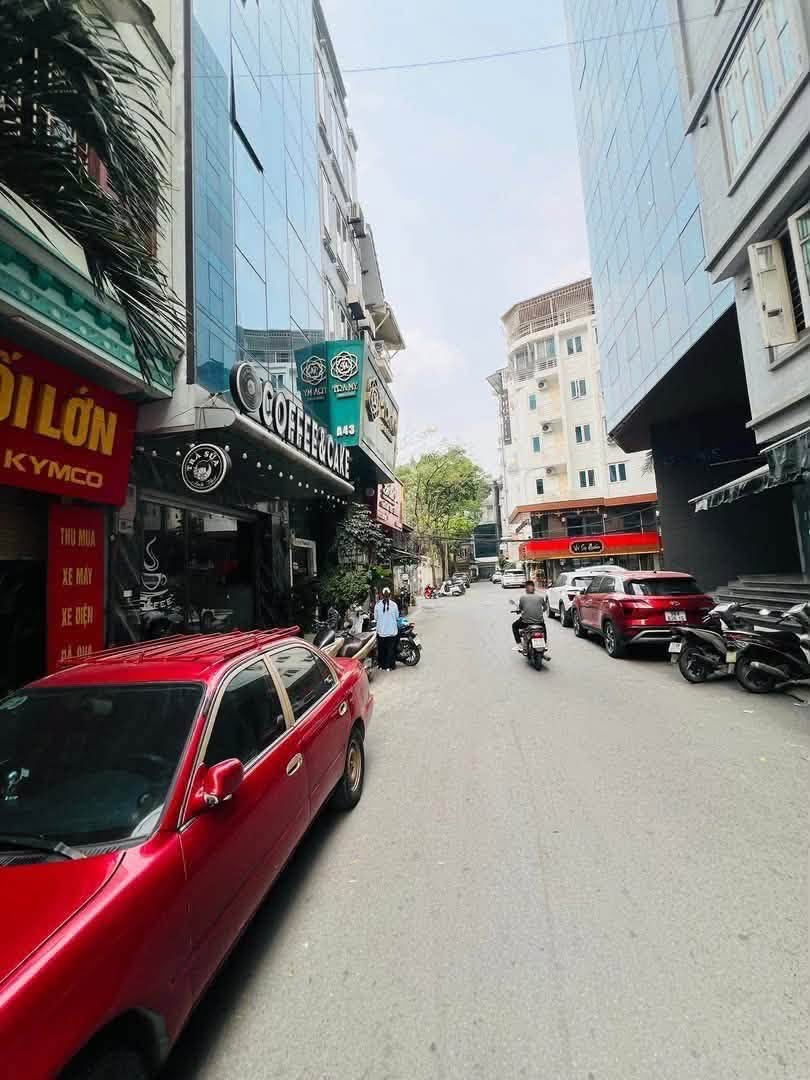 TÒA VĂN PHÒNG NGUYỄN CHÁNH – 66M² – MT 4,5M – 7 TẦNG – THANG MÁY – 3 Ô TÔ TRÁNH – VỈA HÈ – KINH 16015582